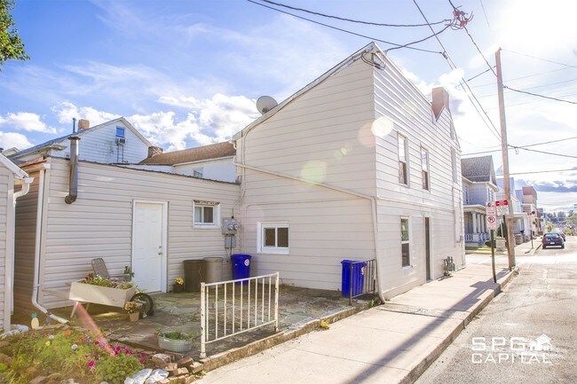 Building Photo - 33 N Penn St