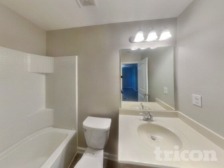 Building Photo - 3380 Baylor Cir