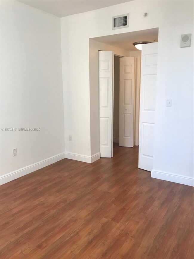 Building Photo - 2030 Douglas Rd