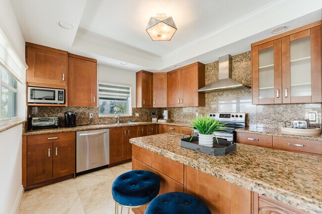Building Photo - 247 S Ocean Blvd
