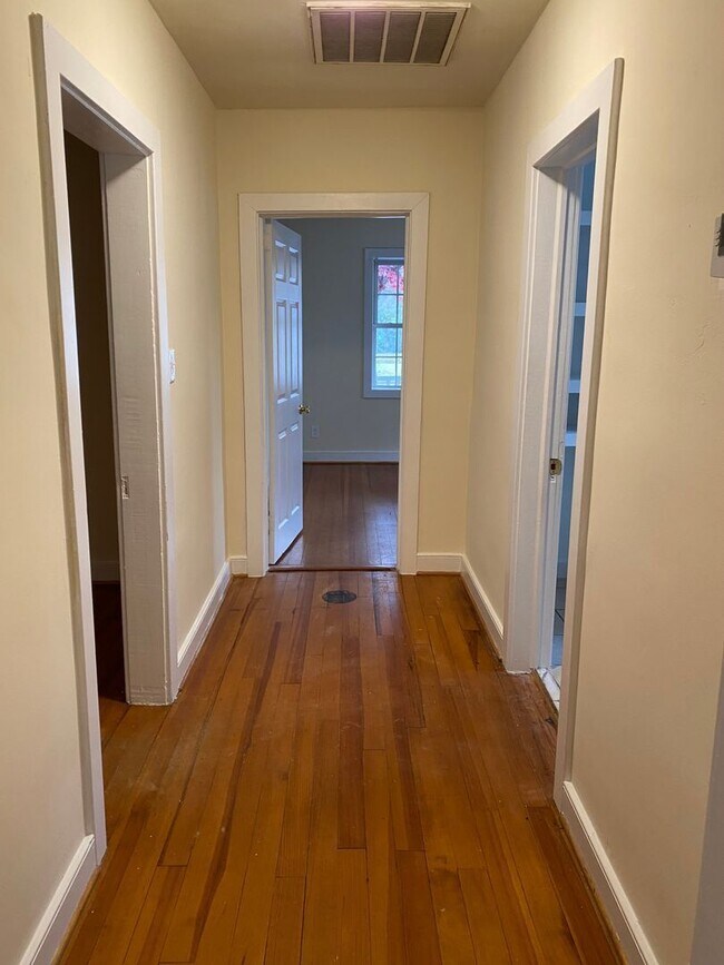 Building Photo - 2700 E Belt Blvd