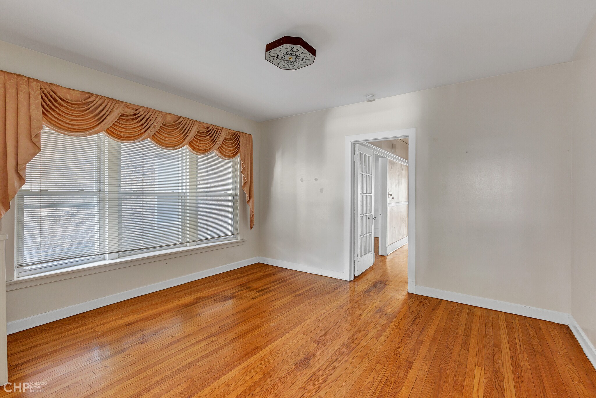 Building Photo - 6528 N Bosworth Ave