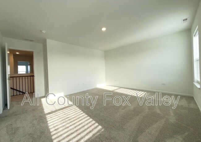 Building Photo - 1135 White Oak Cir