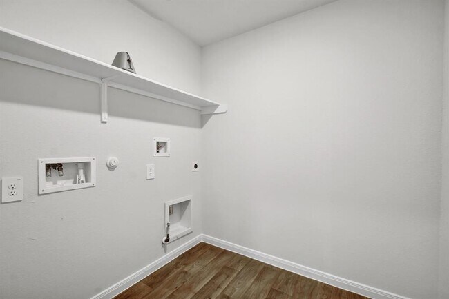 Building Photo - 210 Briggs Ln