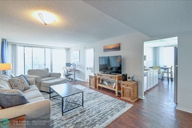 Building Photo - 525 N Ocean Blvd