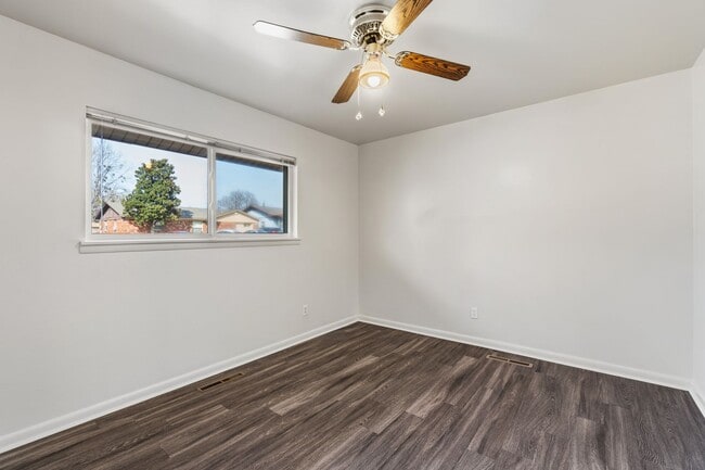 Building Photo - 1606 Savannah Dr