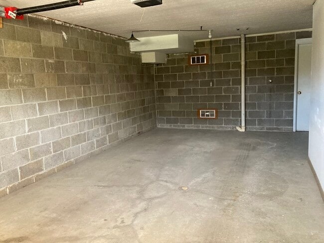 Building Photo - Marylou Unit 10 - 2 Bedroom, 1.5 Bath Town...