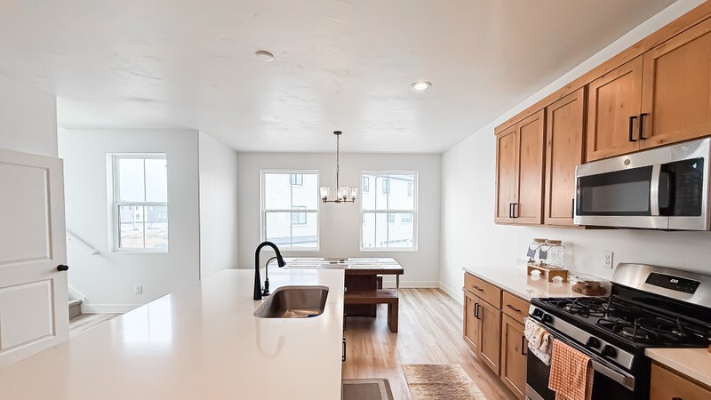 Building Photo - 888 W 540 S