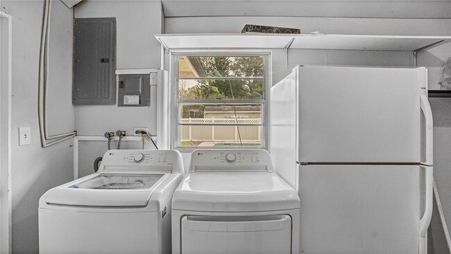 Building Photo - 2992 Chantilly Ave