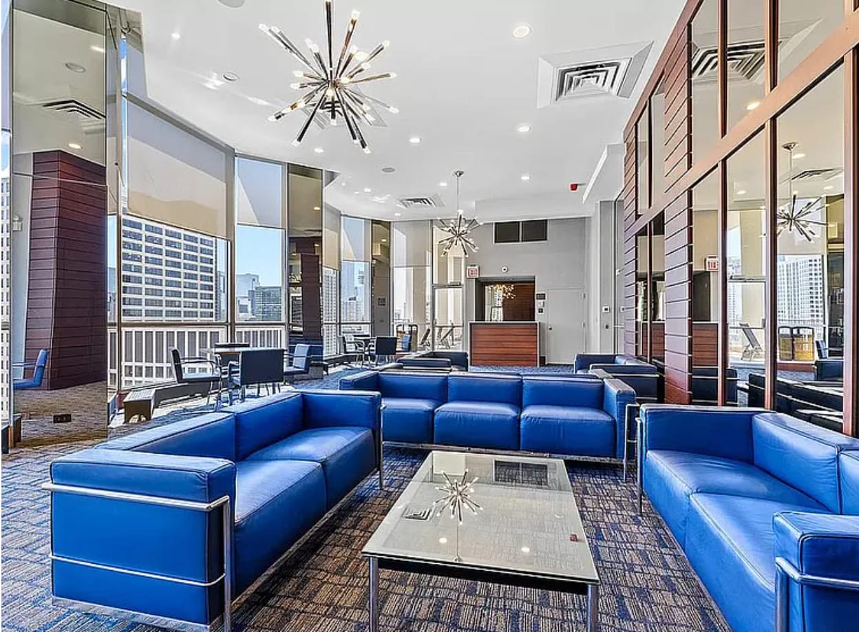 Terrace Lounge Area - 535 N Michigan Ave