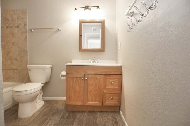 Building Photo - Beautifully Renovated 2-Bedroom Home in a ...