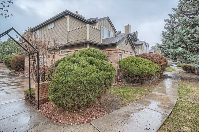 Building Photo - Desirable DTC Condo
