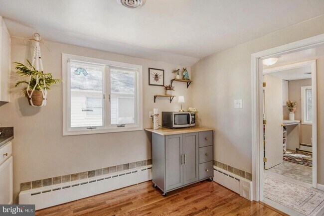 Building Photo - 1715 Tacoma Rd