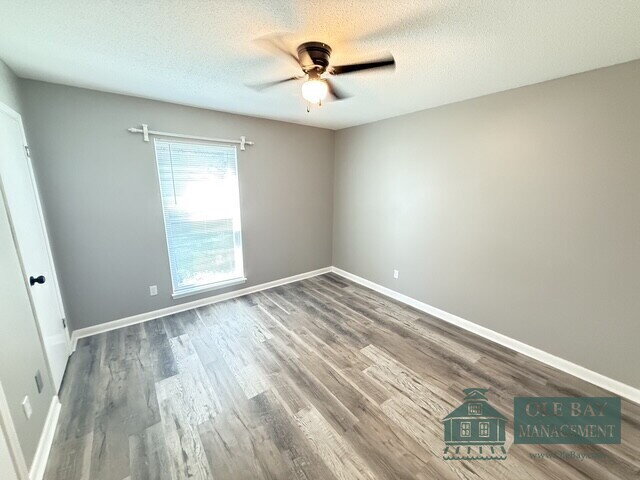 Building Photo - Granite counter tops, stainless steel appliances, luxury primary suite, and a large, fenced yard....
