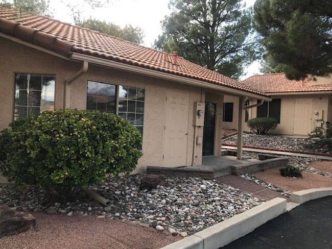 Building Photo - 2 Bedroom Sawmill Cove Unti Contact Proper...
