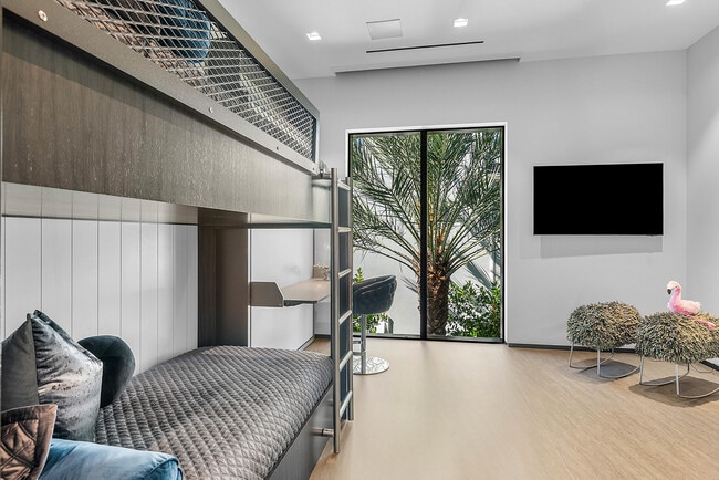 Building Photo - 2934 NE 8th Ave