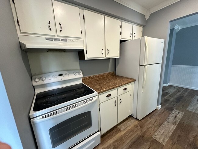 Building Photo - 2 Bedroom Townhome in Western Schools