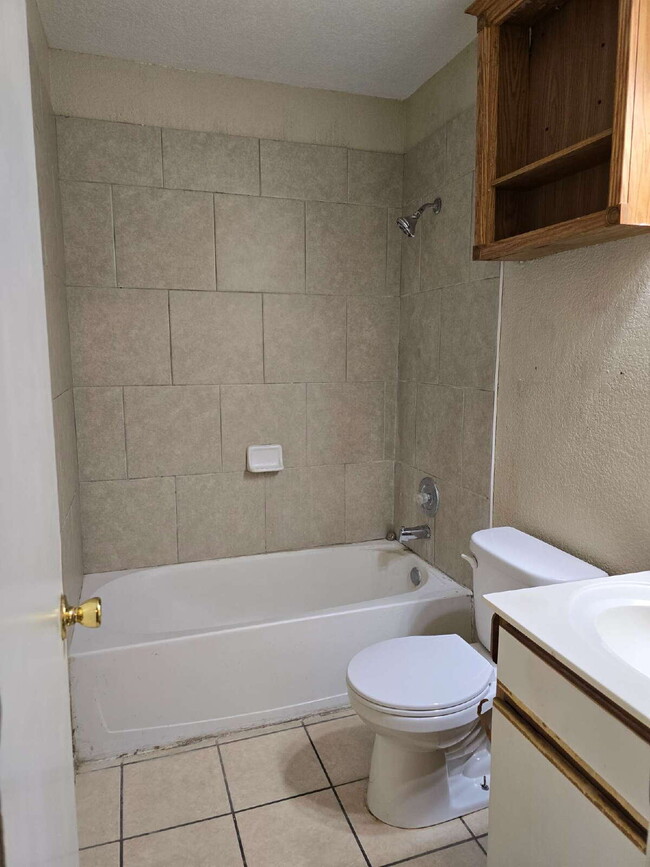Building Photo - "Charming 3-Bedroom Sanctuary in San Anton...