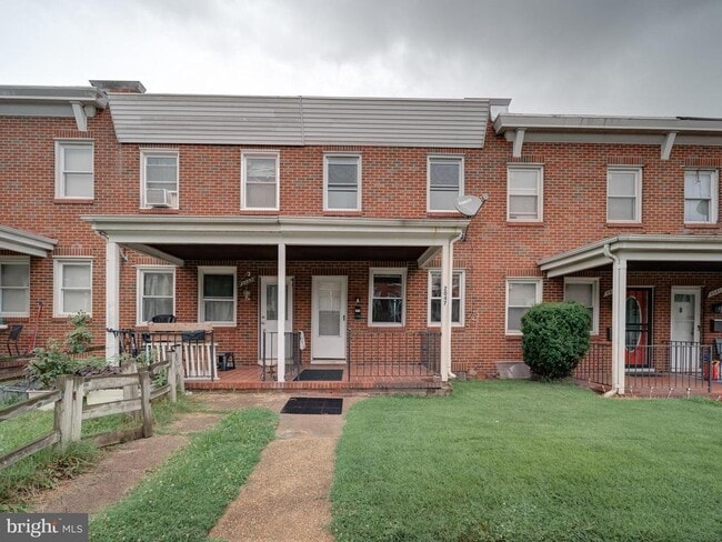 Primary Photo - 2047 Griffis Ave