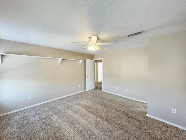 Building Photo - 9307 Vista Clara Loop NW