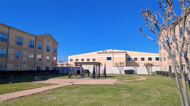 Building Photo - 6611 W Sam Houston Pkwy S