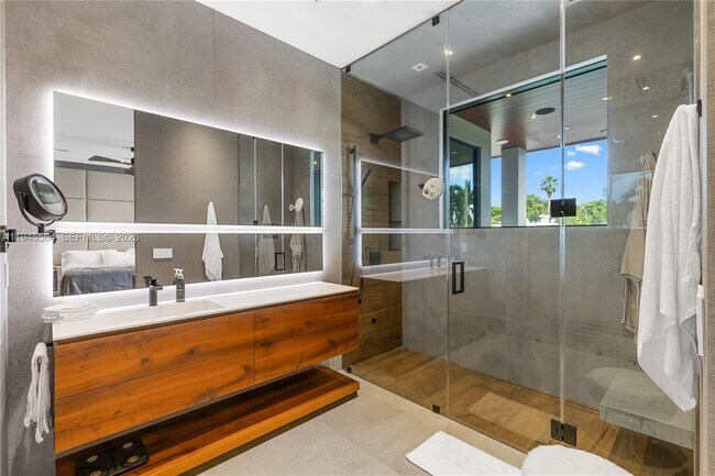 Building Photo - 12911 Oleander Rd