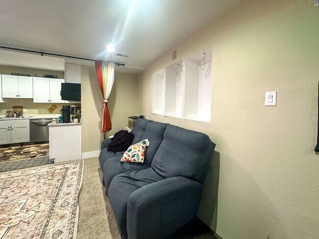 Building Photo - Grand 6bd 4ba Crystal Valley home with an in-law suite!!!