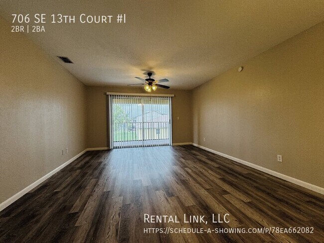 Building Photo - 706 SE 13th Ct