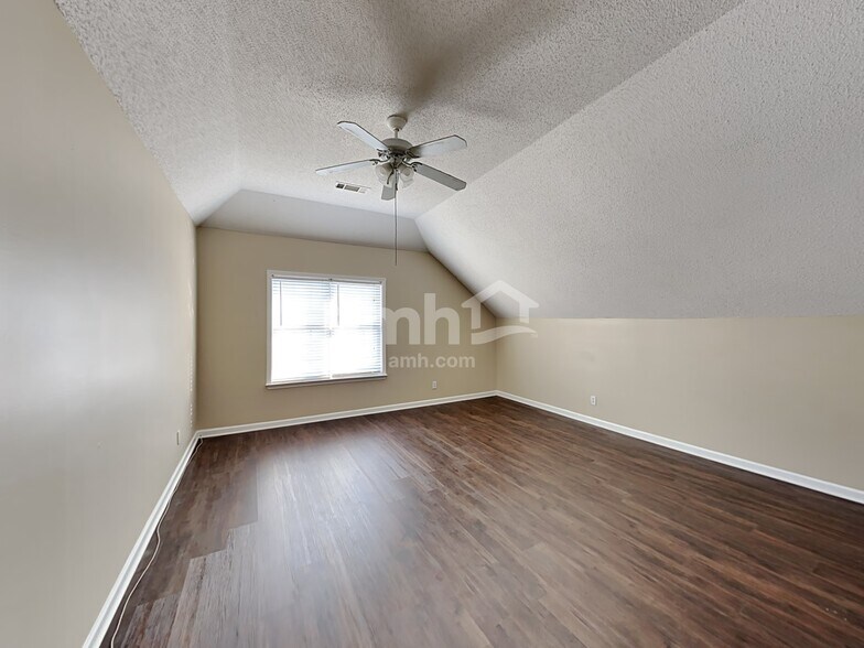 Building Photo - 47 Trotters Way