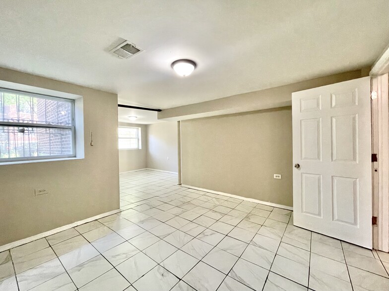 Building Photo - 4820 N Albany Ave