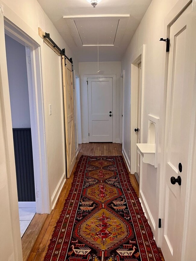 Building Photo - 3/2 Duplex Conveniently Situated in an Established Neighborhood!