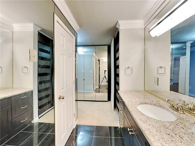 Building Photo - 3201 Lenox Rd NE