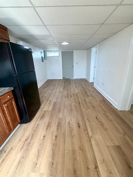 Building Photo - 711 W Eastland Ave