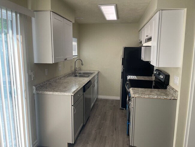 Building Photo - Ralph Duplex