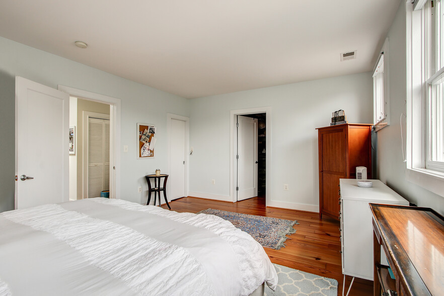 Master Bedroom (Massive and with Four Large Windows, Southern Exposure) - 1362 Otis Pl NW