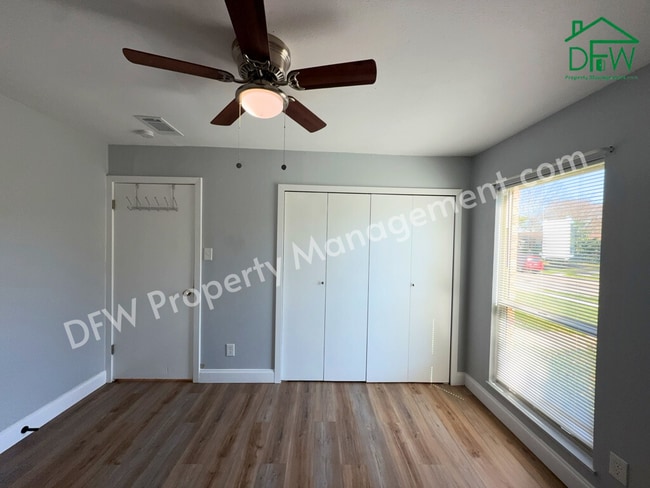 Building Photo - 8917 Vernon Dr