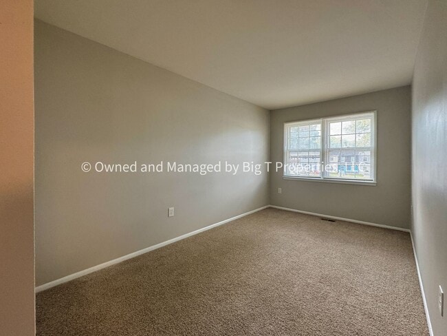Building Photo - Coming soon* Cute Townhouse between Woodbr...