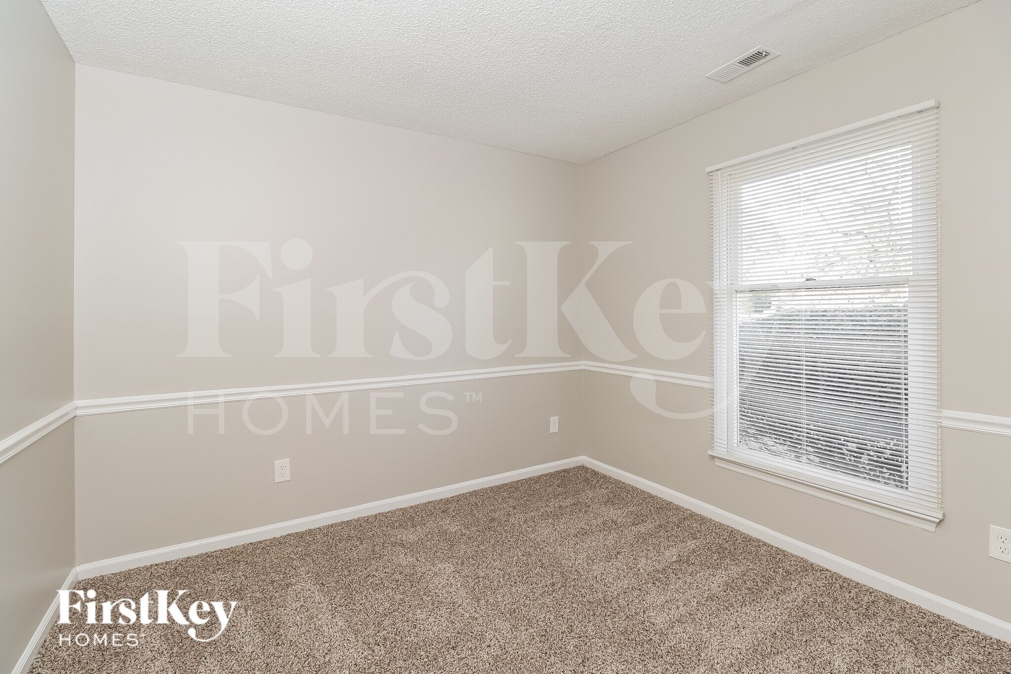 Building Photo - 5800 Old Meadow Rd