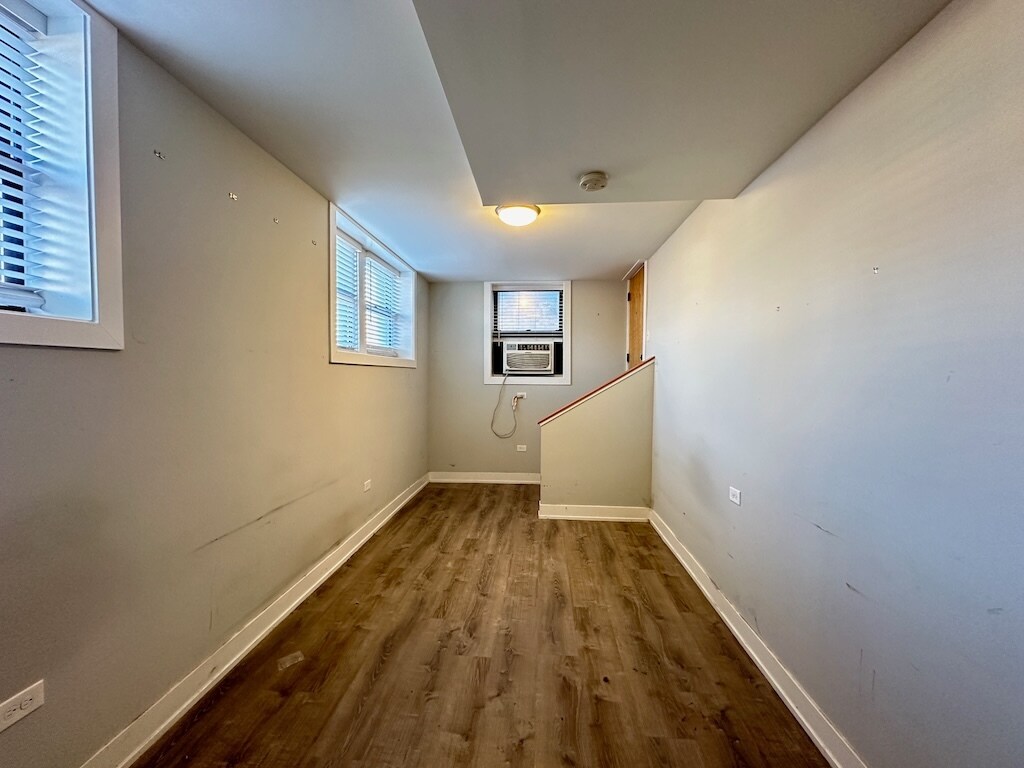 Building Photo - 712 W Brompton Ave