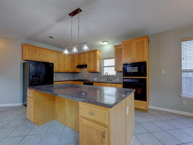 Building Photo - 1554 Homewood Cir