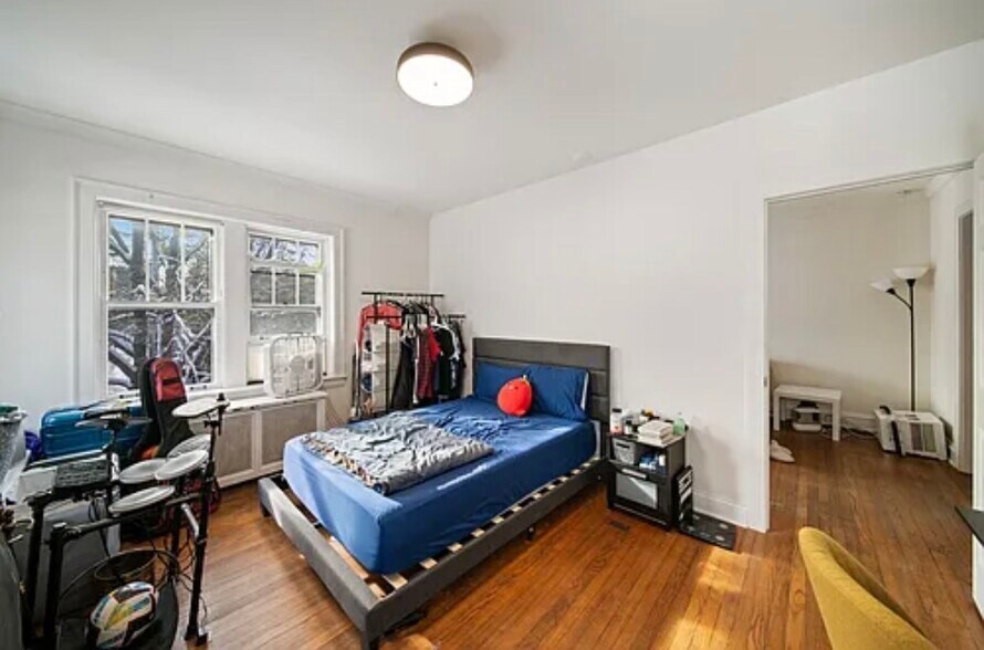 Building Photo - 721 Foster St