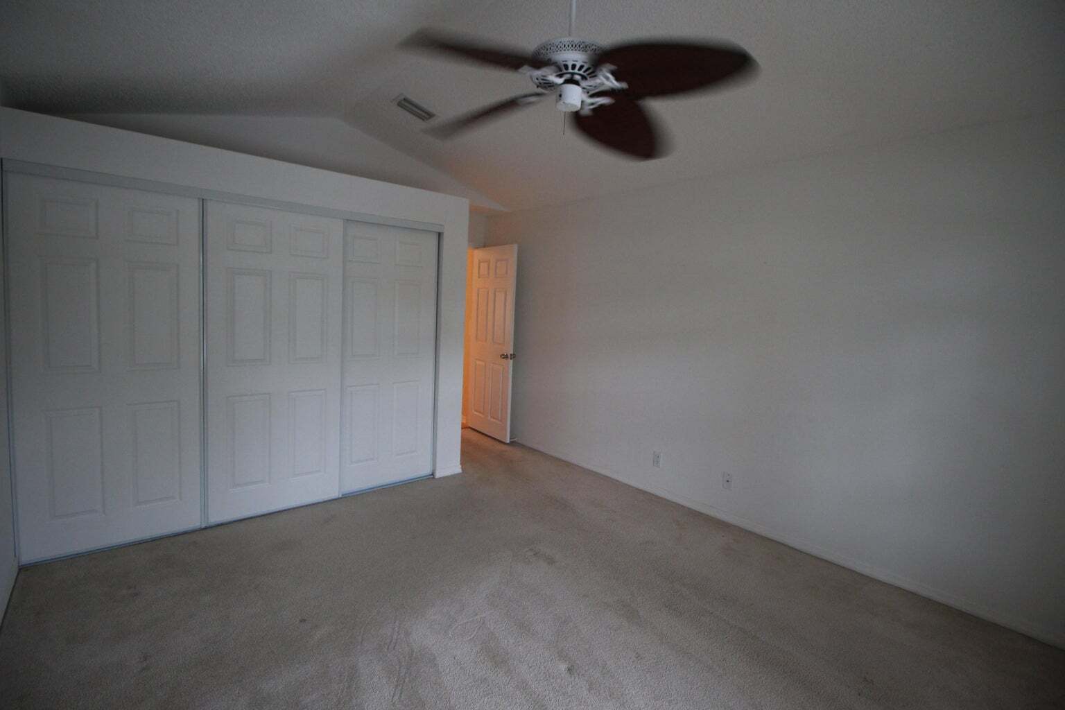 Building Photo - 404 Sabal Palm Ln