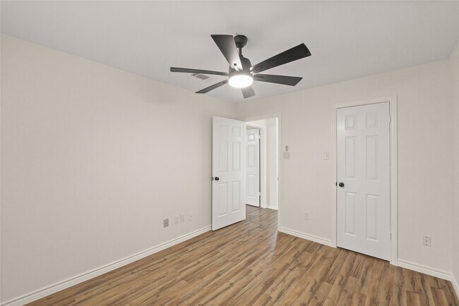 Building Photo - 3711 Fernview Dr
