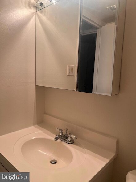 Building Photo - 329 Shawmont Ave