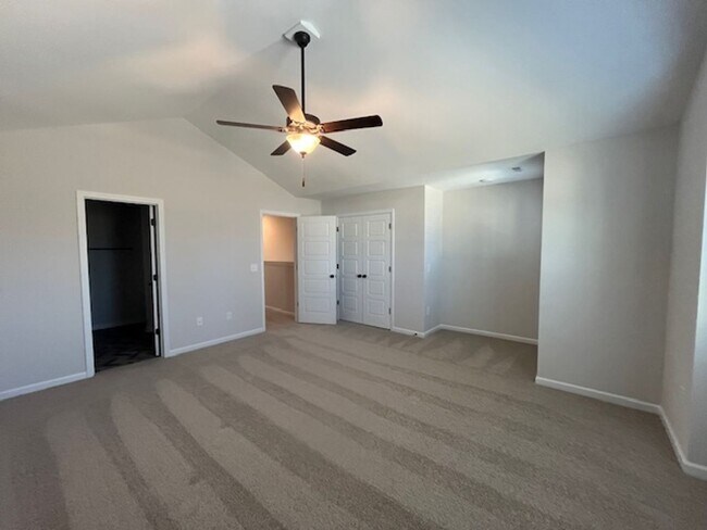 Building Photo - 8405 Paramount Point