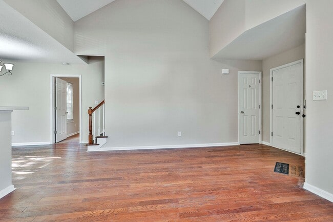 Building Photo - 3Bed/2Bath Home in McIntosh District under...