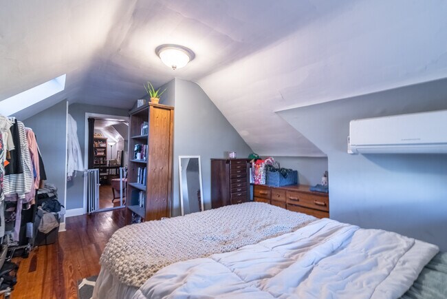 Building Photo - 322 Paxson Ave