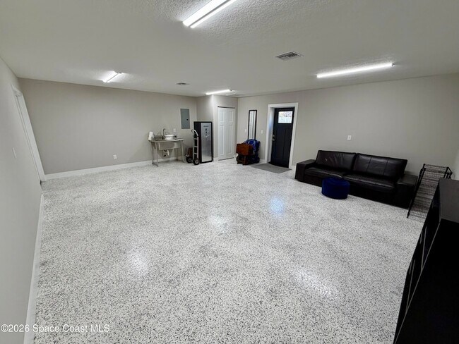 Building Photo - 140 Norwood Ave