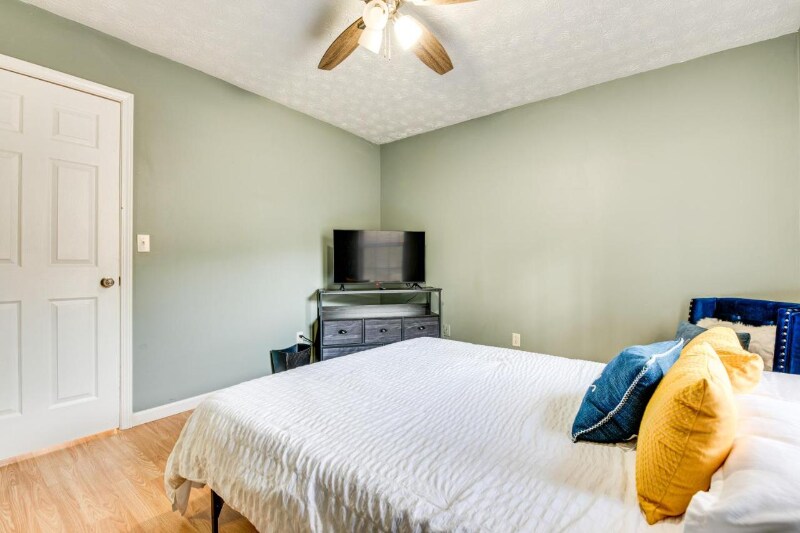 Building Photo - 1735 Nutmeg St