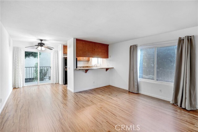 Building Photo - 1637 E 5th St